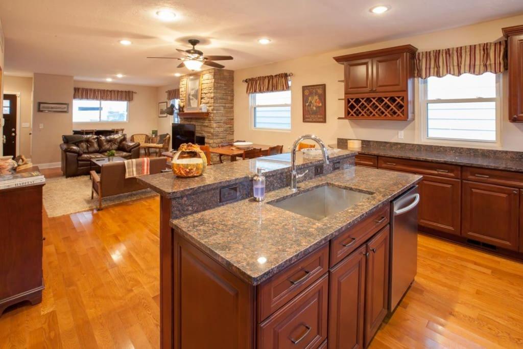 Stunning Living Open Floor Plan * Pittsburgh